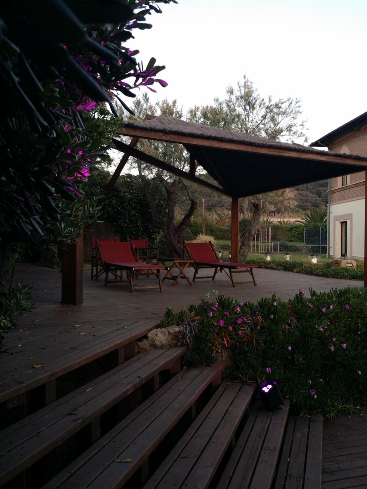 Cala Dei Mori Aparthotel Ливорно Екстериор снимка