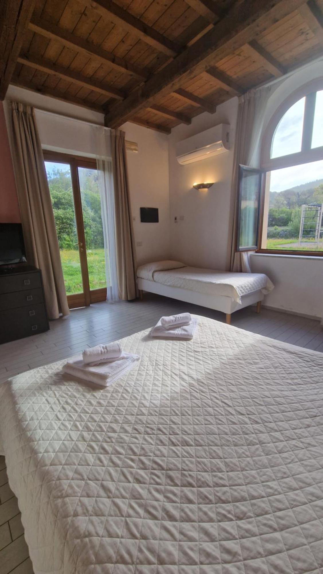 Cala Dei Mori Aparthotel Ливорно Екстериор снимка