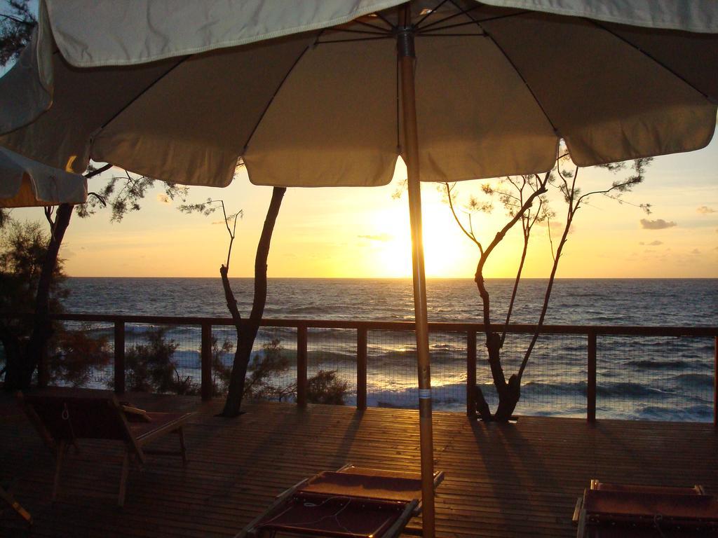 Cala Dei Mori Aparthotel Ливорно Екстериор снимка