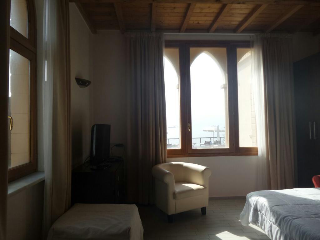 Cala Dei Mori Aparthotel Ливорно Екстериор снимка