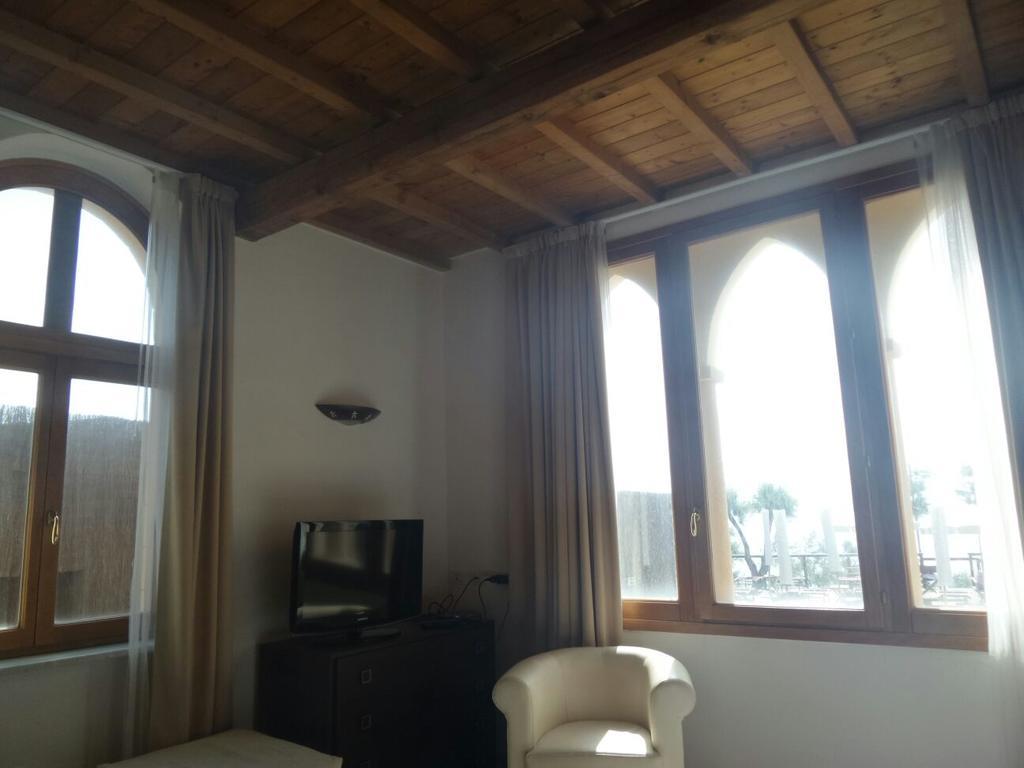 Cala Dei Mori Aparthotel Ливорно Екстериор снимка